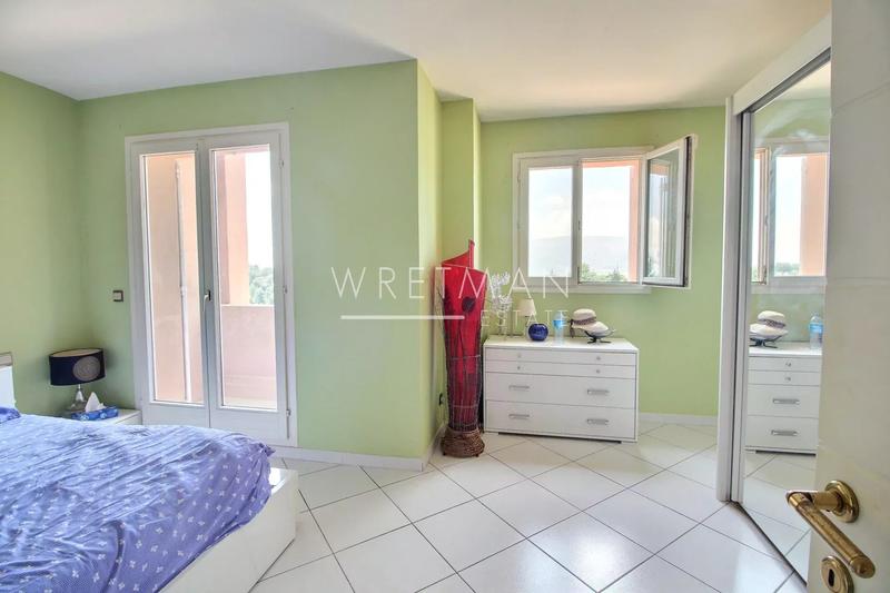 Maison - 256 m² - 8 pièces