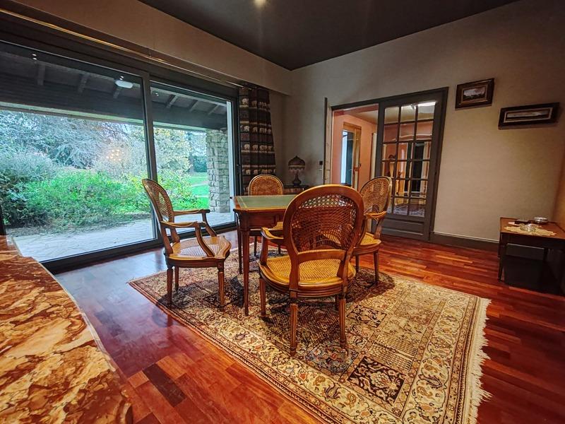 Demeure - 334 m² - 12 pièces