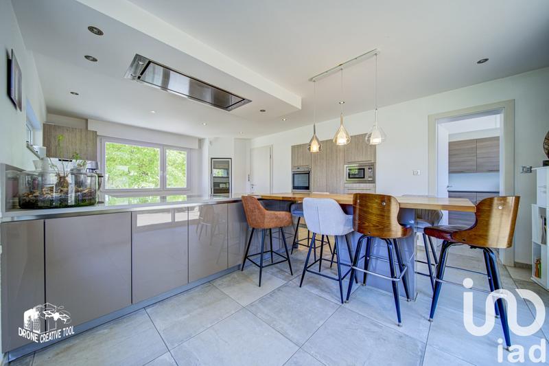 Maison - 250 m² - 10 pièces