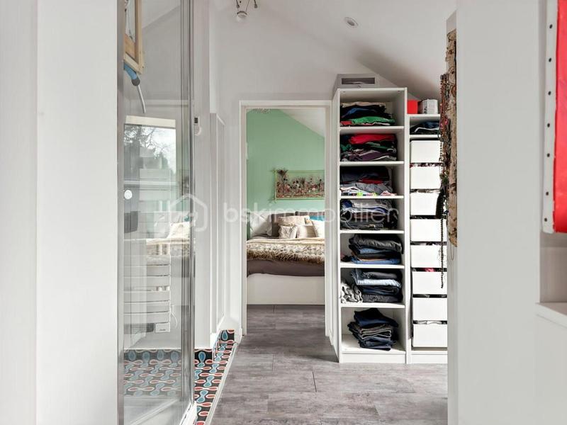 Maison traditionnelle - 220 m² - 8 pièces