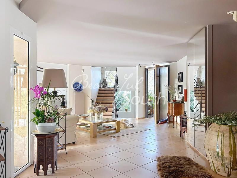 Villa - 354 m² - 6 pièces