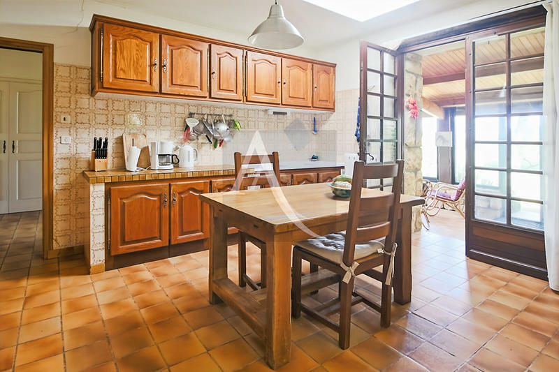 Maison - 197 m² - 9 pièces