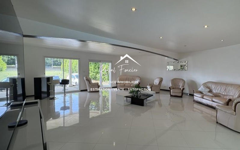 Maison contemporaine - 265 m² - 6 pièces