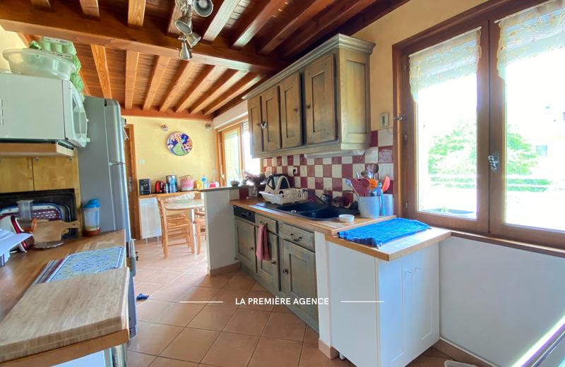 Maison traditionnelle - 271 m² - 10 pièces