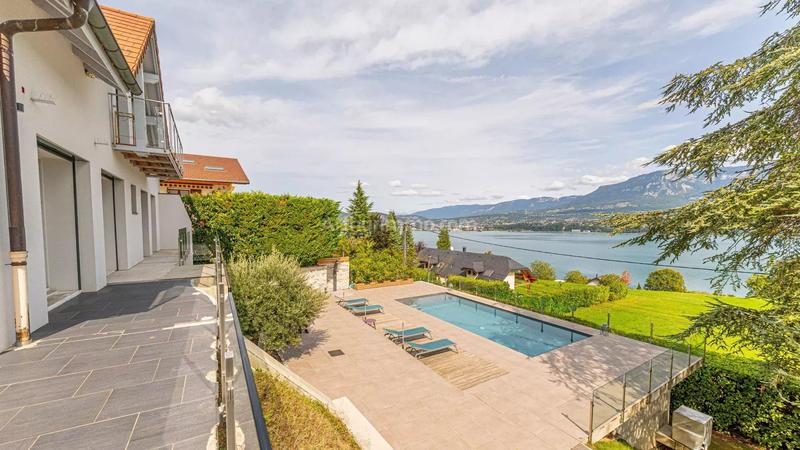 Maison - 207 m² - 10 pièces