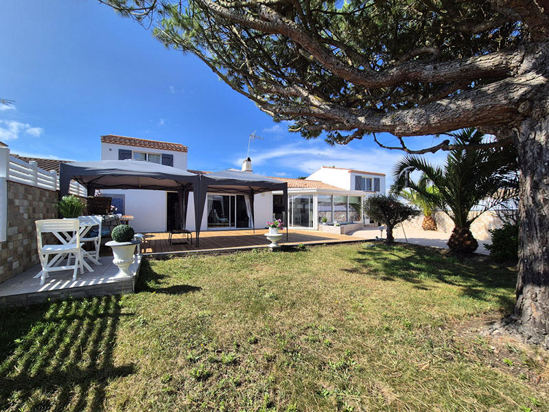 Maison - 185 m² - 8 pièces