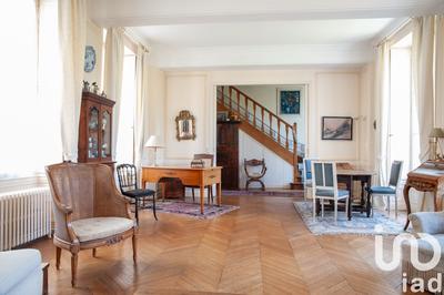 Maison - 229 m² - 11 pièces