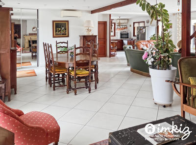 Maison - 206 m² - 7 pièces
