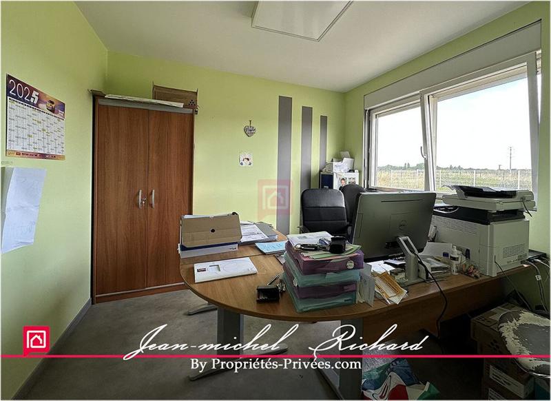 Local d'activité / Entrepôt - 153 m² - 5 pièces