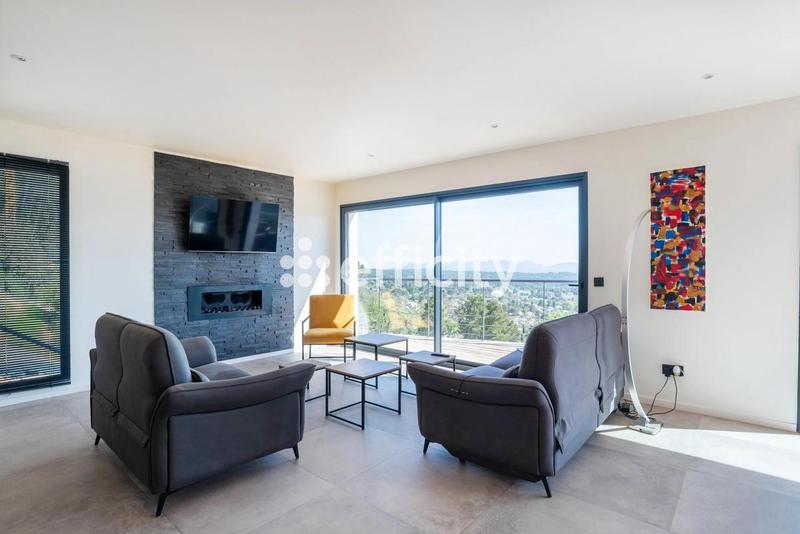 Maison - 152 m² - 5 pièces