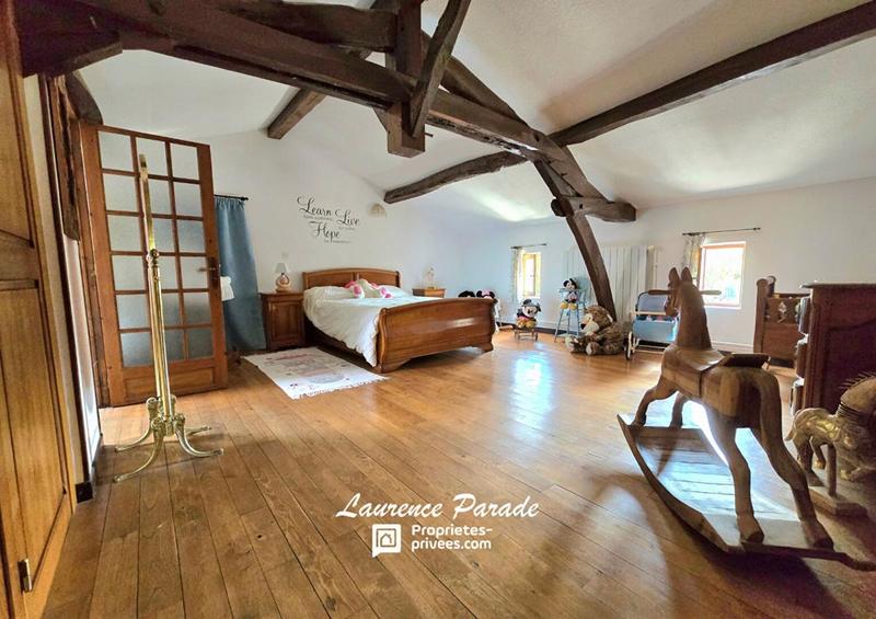 Maison - 201 m² - 7 pièces