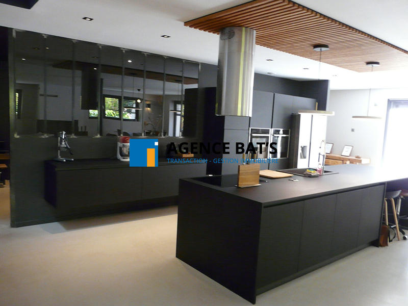 Appartement - 247 m² - 7 pièces