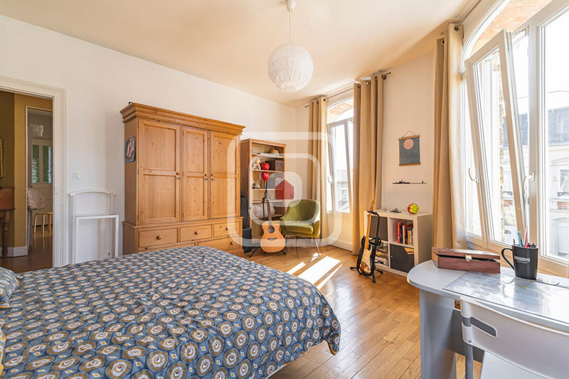 Maison - 217 m² - 8 pièces