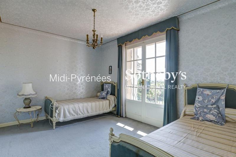 Maison - 242 m² - 6 pièces