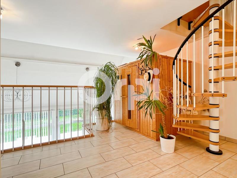 Maison - 260 m² - 9 pièces