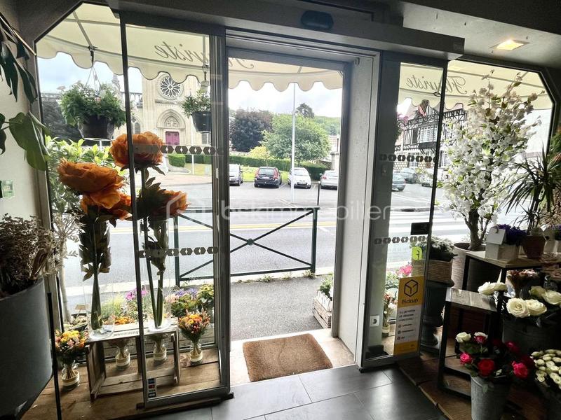 Local commercial - 150 m² - 6 pièces