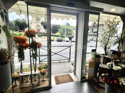 Local commercial - 150 m² - 6 pièces