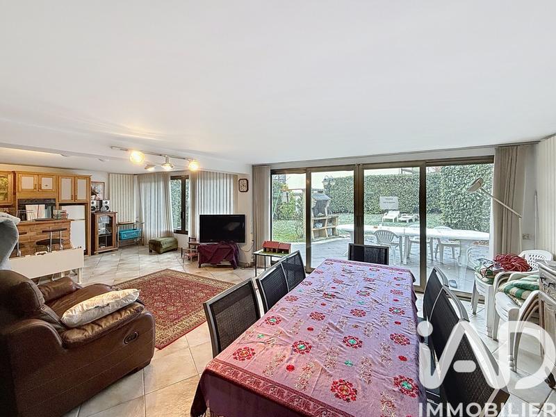 Maison - 239 m² - 9 pièces