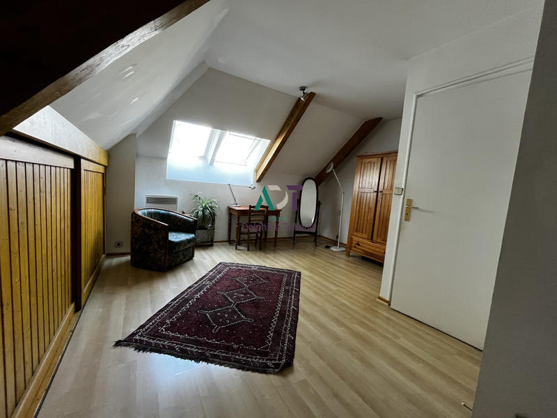 Maison - 249 m² - 9 pièces