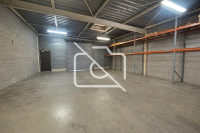 Entrepôt - 860 m²
