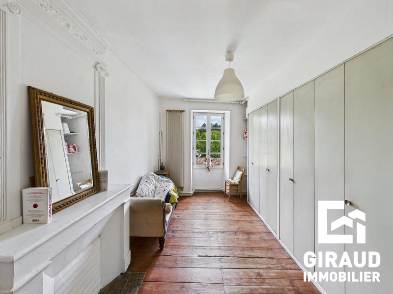 Maison ancienne - 305 m² - 6 pièces