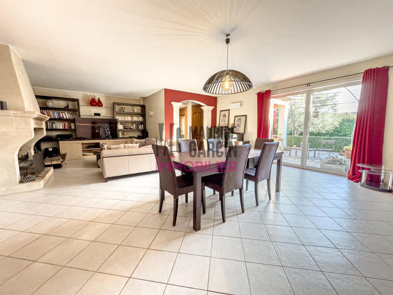 Maison traditionnelle - 180 m² - 8 pièces