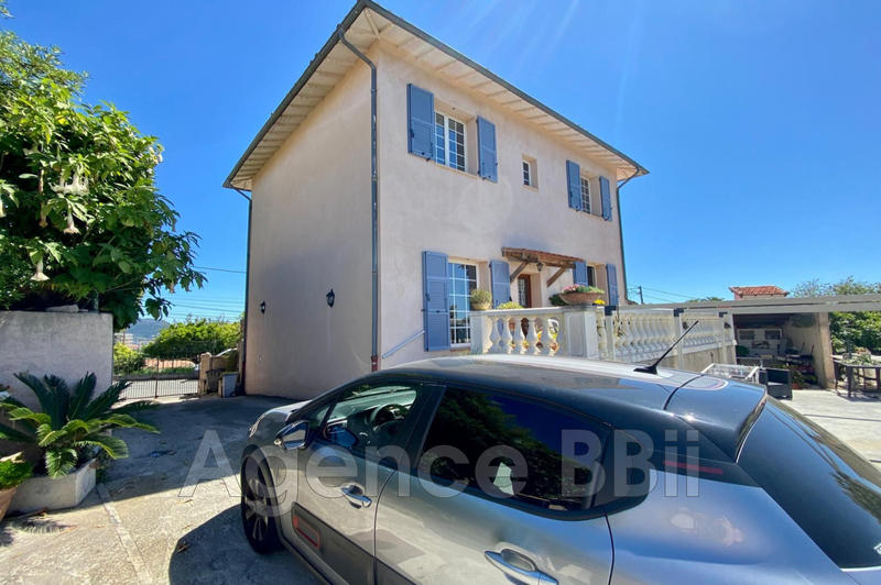 Maison - 159 m² - 6 pièces