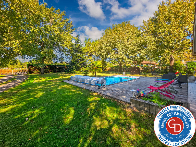 Maison - 184 m² - 8 pièces