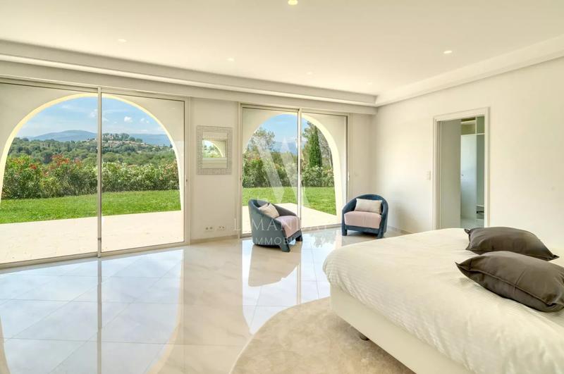 Villa - 646 m² - 10 pièces