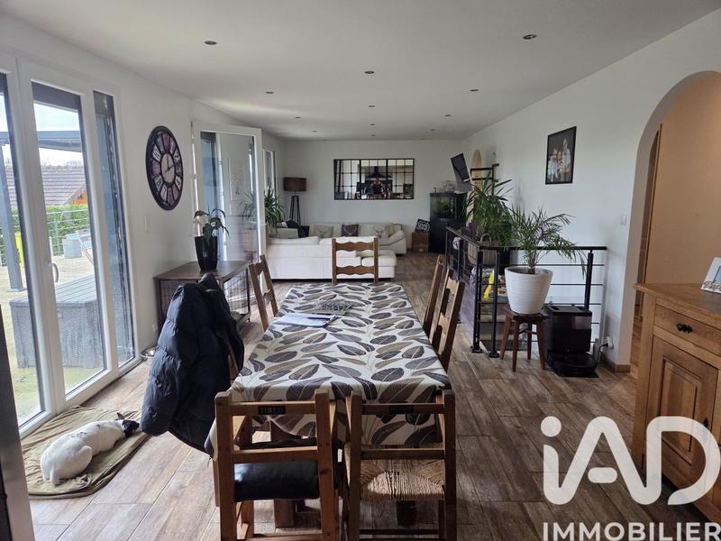 Maison - 210 m² - 7 pièces