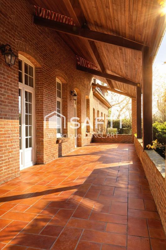 Maison - 275 m² - 8 pièces