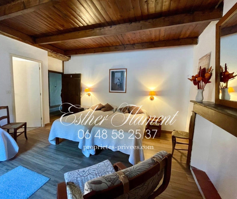 Maison - 337 m² - 9 pièces