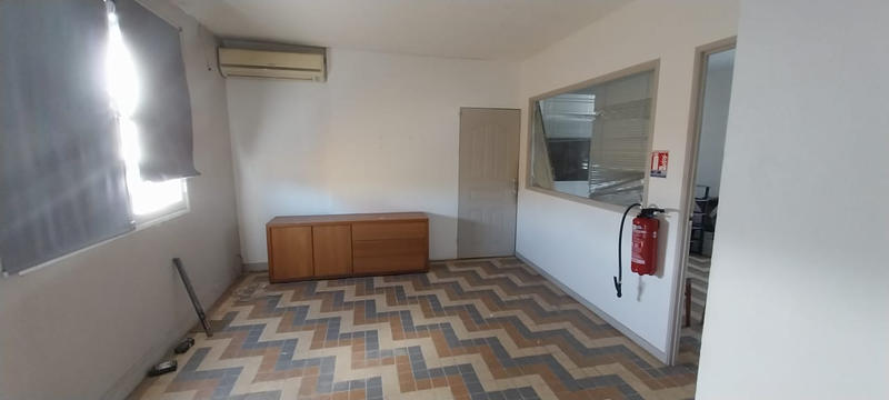 Local d'activités - 365 m²