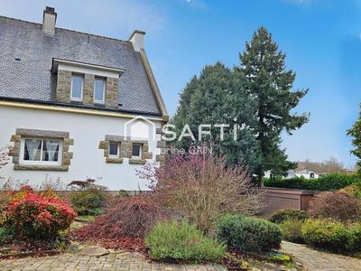 Maison - 257 m² - 10 pièces