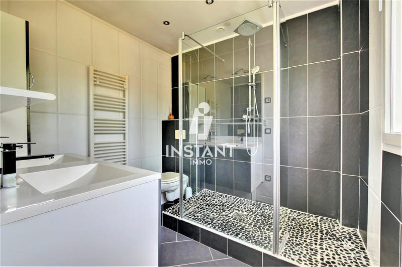 Maison - 170 m² - 8 pièces