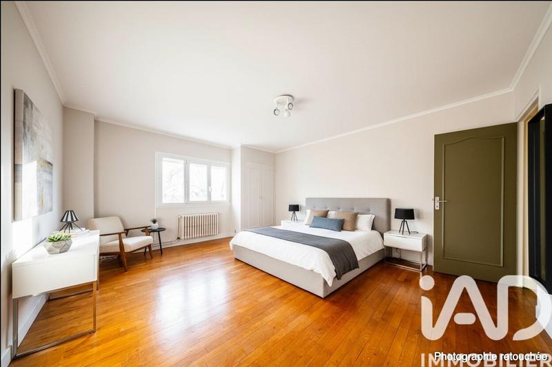 Maison - 221 m² - 7 pièces