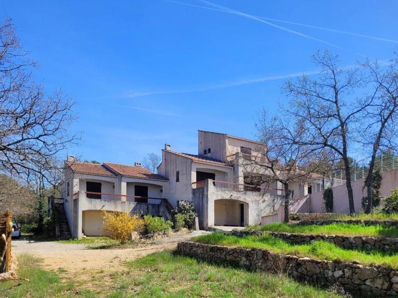 Villa - 276 m² - 8 pièces
