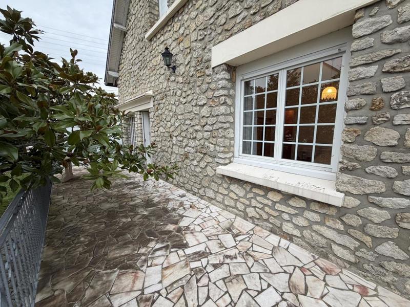 Pavillon - 136 m² - 5 pièces