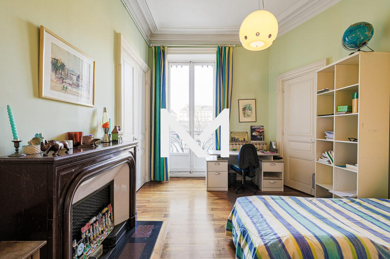 Appartement - 229 m² - 7 pièces