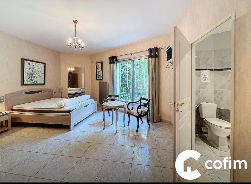 Maison - 400 m² - 8 pièces