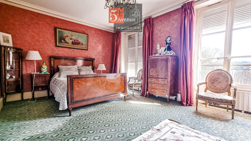 Maison - 430 m² - 11 pièces