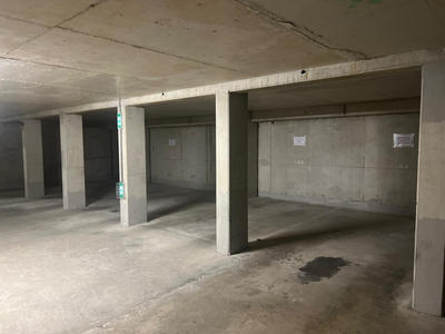 Parking / Garage