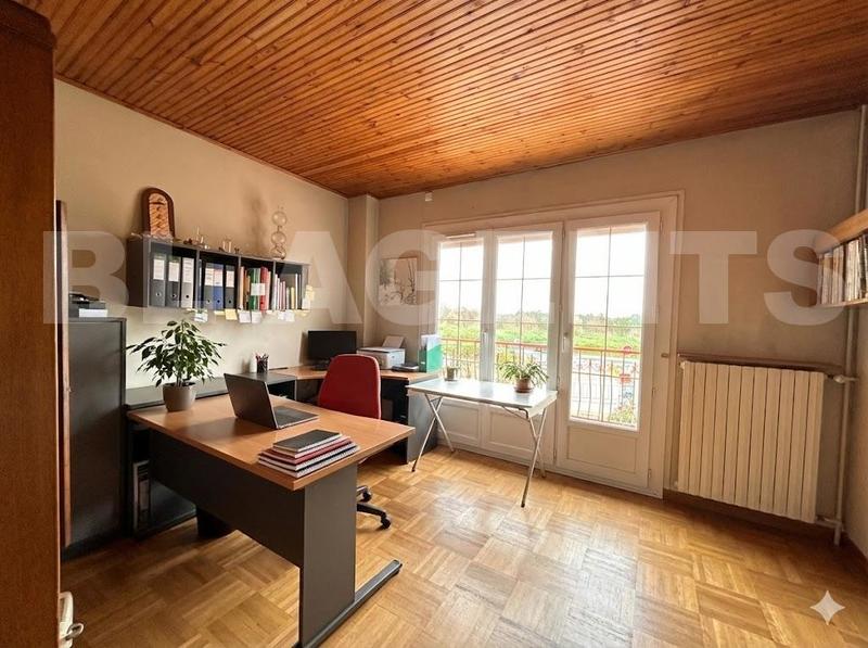 Maison traditionnelle - 210 m² - 7 pièces