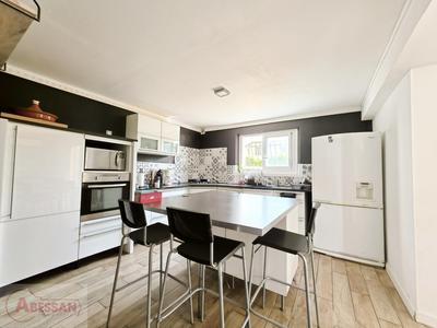 Maison - 180 m² - 8 pièces