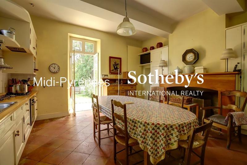 Maison de maîtres - 484 m² - 17 pièces