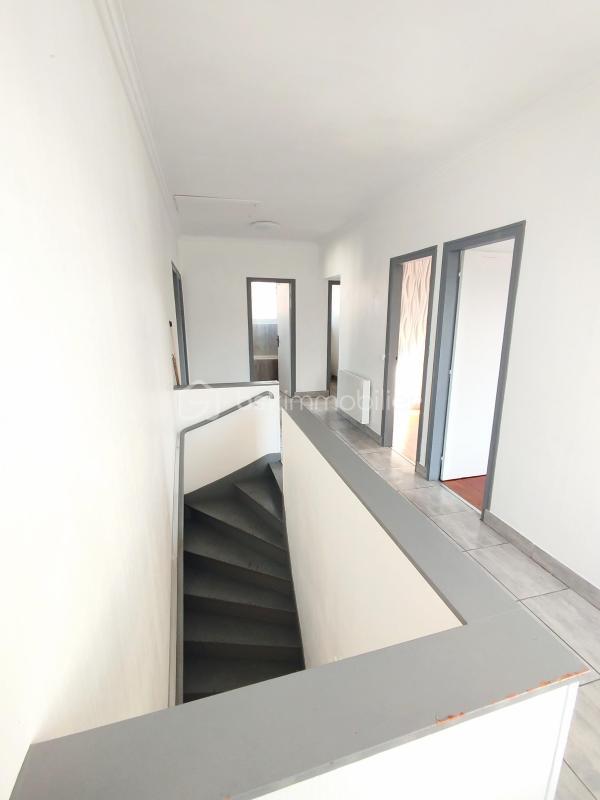 Pavillon - 180 m² - 9 pièces