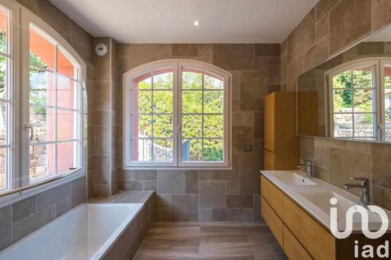 Maison - 175 m² - 9 pièces