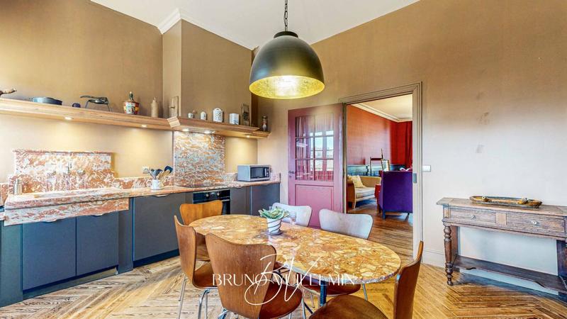 Demeure - 750 m² - 18 pièces