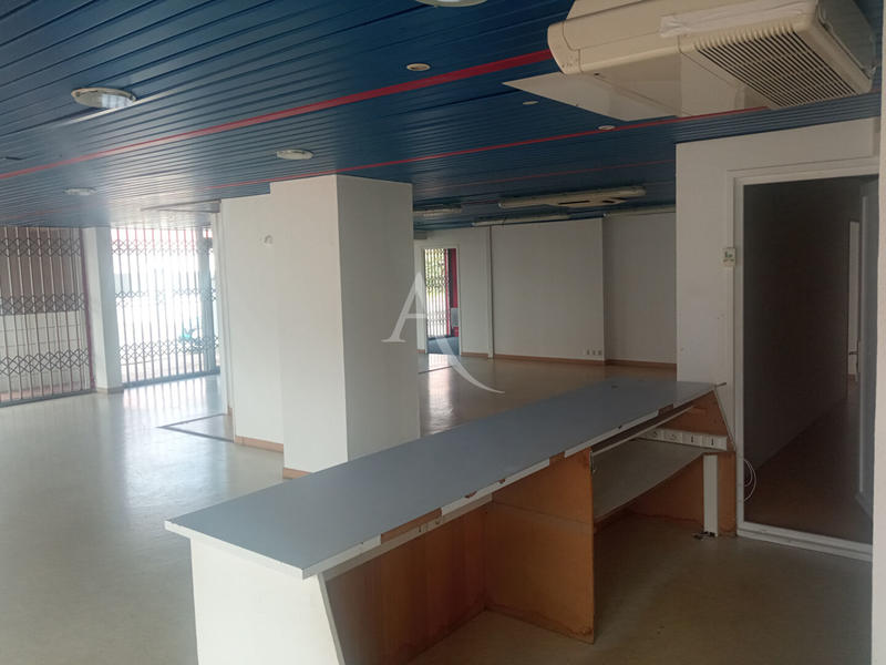 Local commercial - 140 m²