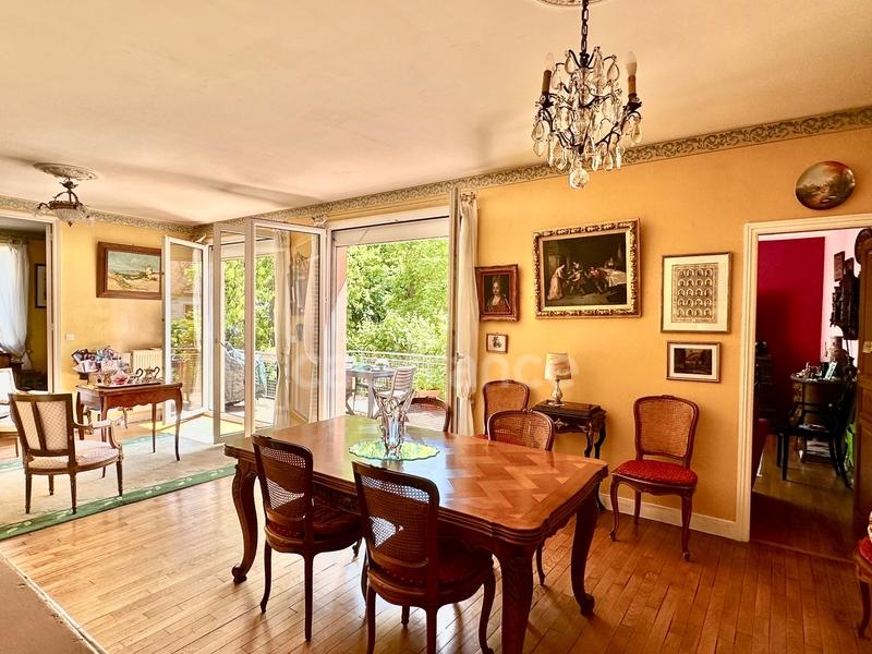 Maison - 210 m² - 8 pièces